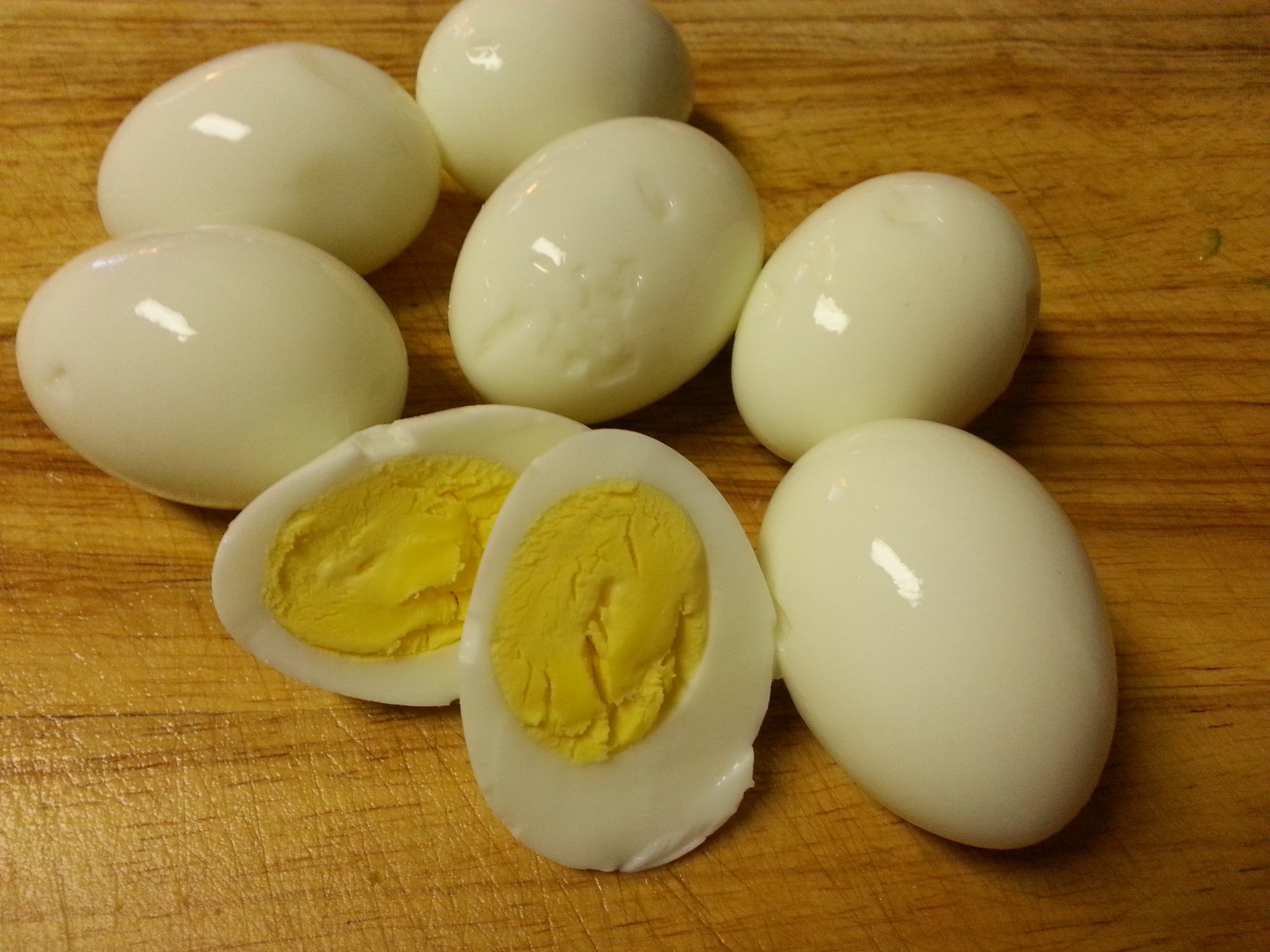 Привкус яиц. Вареные яйца. Варить яйца. Отварные яйца. Яйцо куриное вареное.